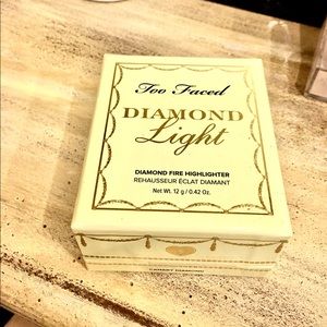 Too Faced Diamond Light Highlighter
